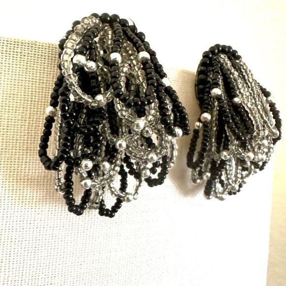 Black and silver tone beaded multi strand beaded clip on vintage earrings - Picture 3 of 8